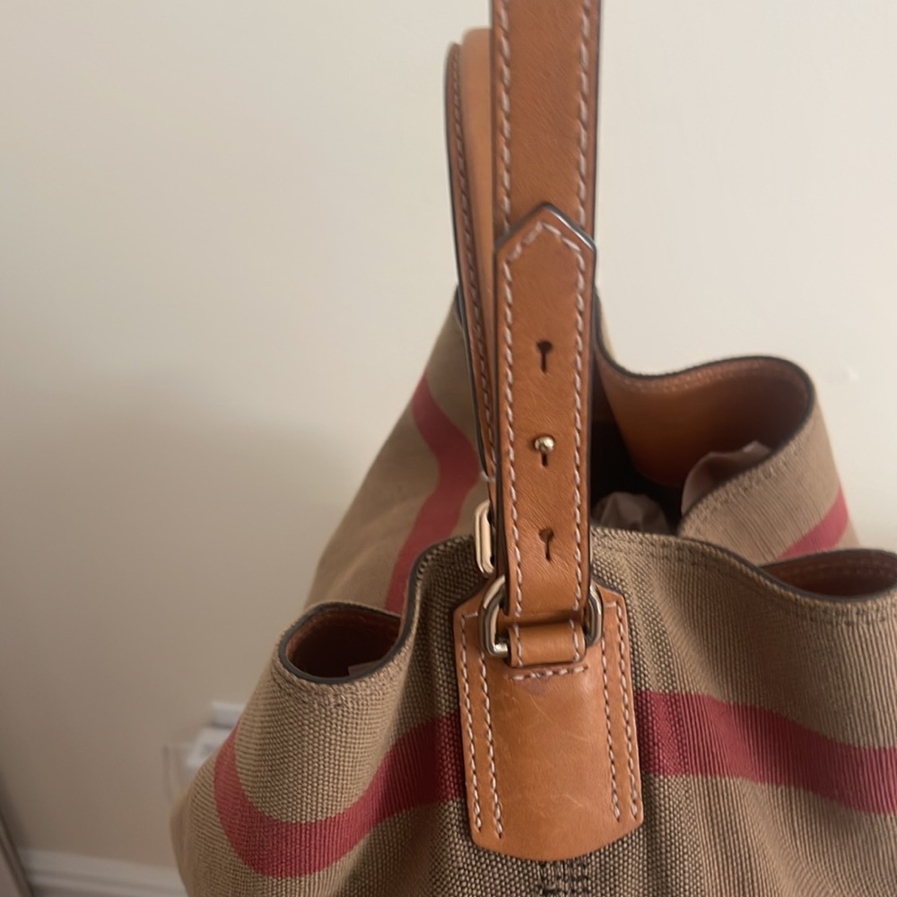 Burberry Ashby bucket tote bag - Picture 4 of 16